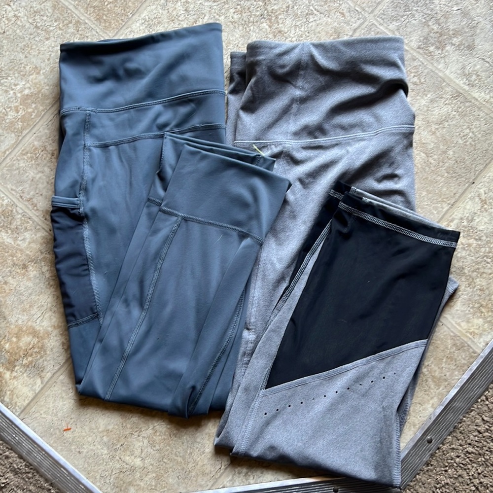 Xl womens dark and light gray leggings with pockets good used condition. Bundle